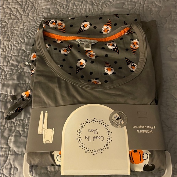 Halloween women’s 2 piece jogger set size L count the stars - Picture 3 of 5